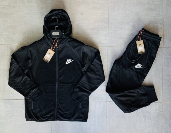 Ensemble Nike