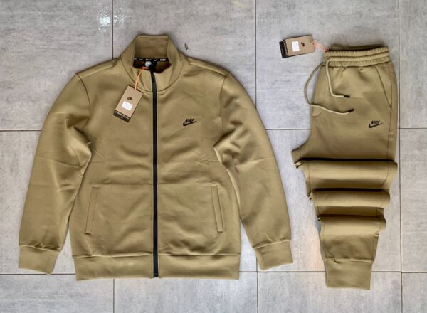 Ensemble Nike