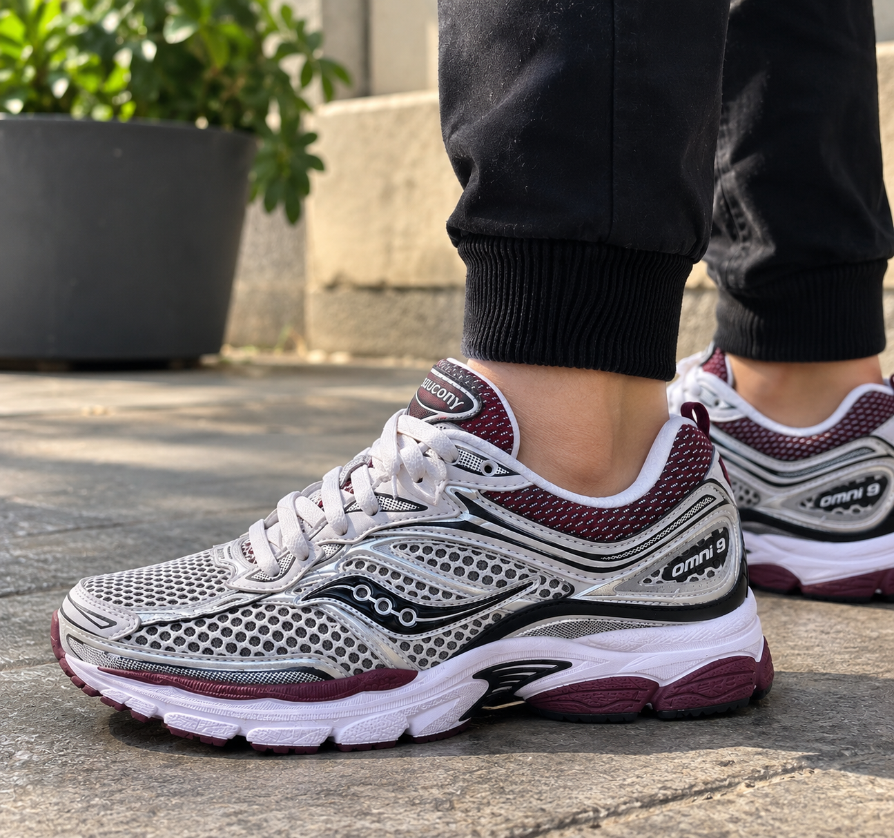 335DA37A-4516-4EF6-94E7-49E37A2D0DF3 SAUCONY – Image 1